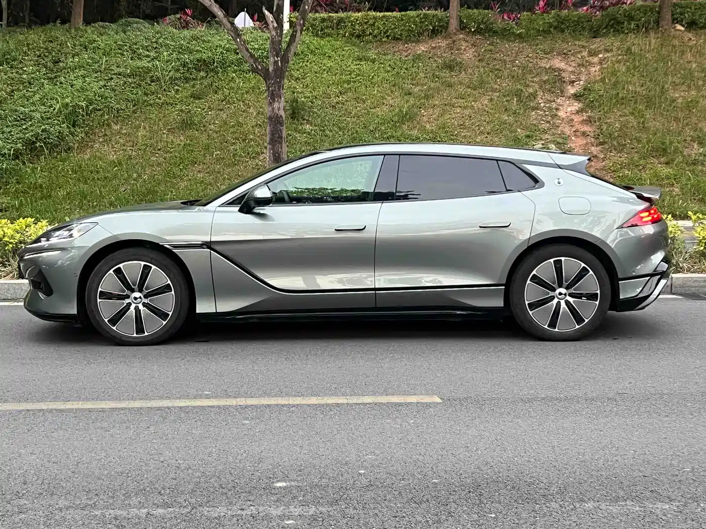 Denza Z9GT 2024 Model 1100 AWD Max Edition фото 2