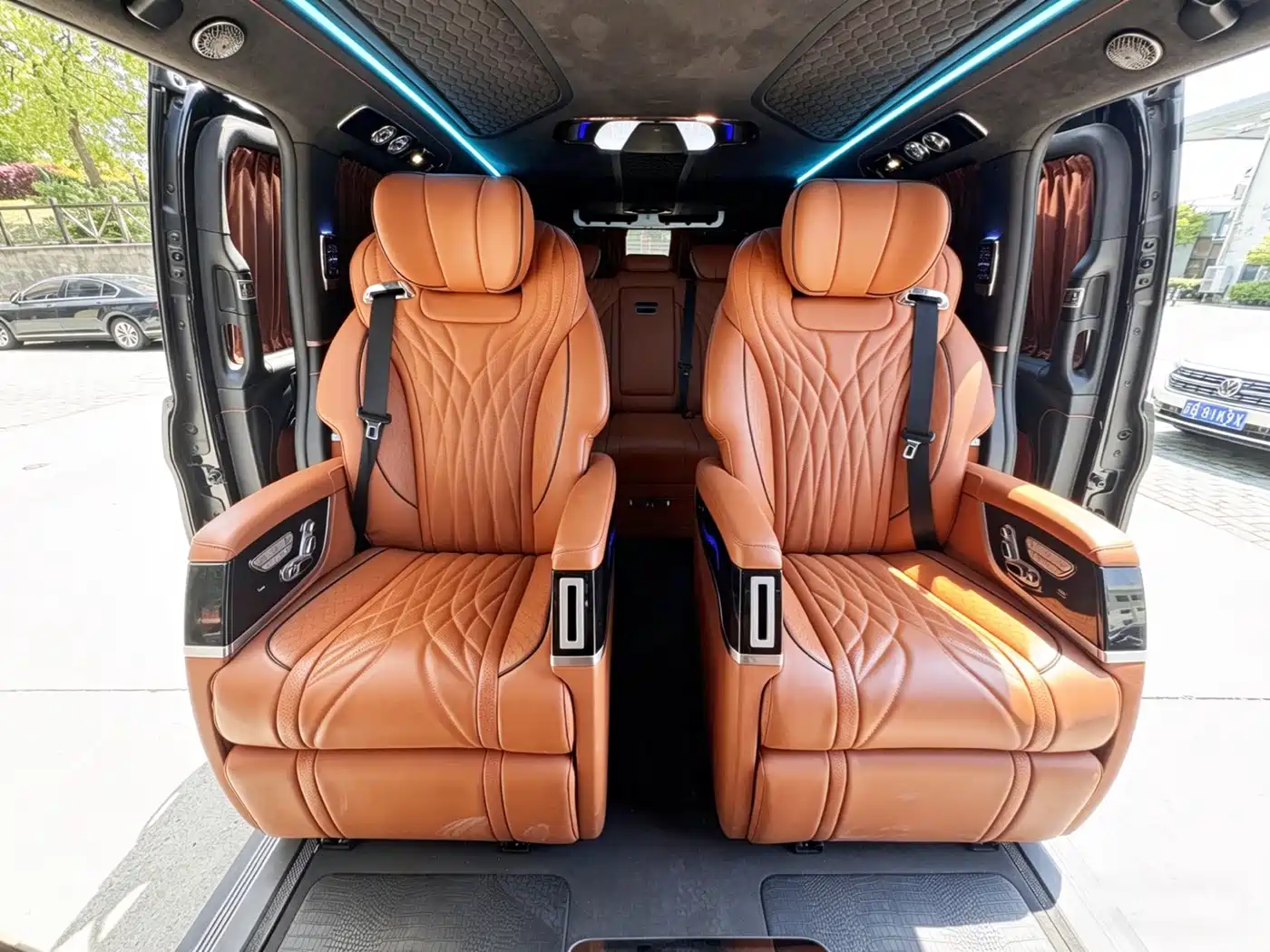 Mercedes-Benz Vito 2023 2.0T Business 7-Seater фото 5