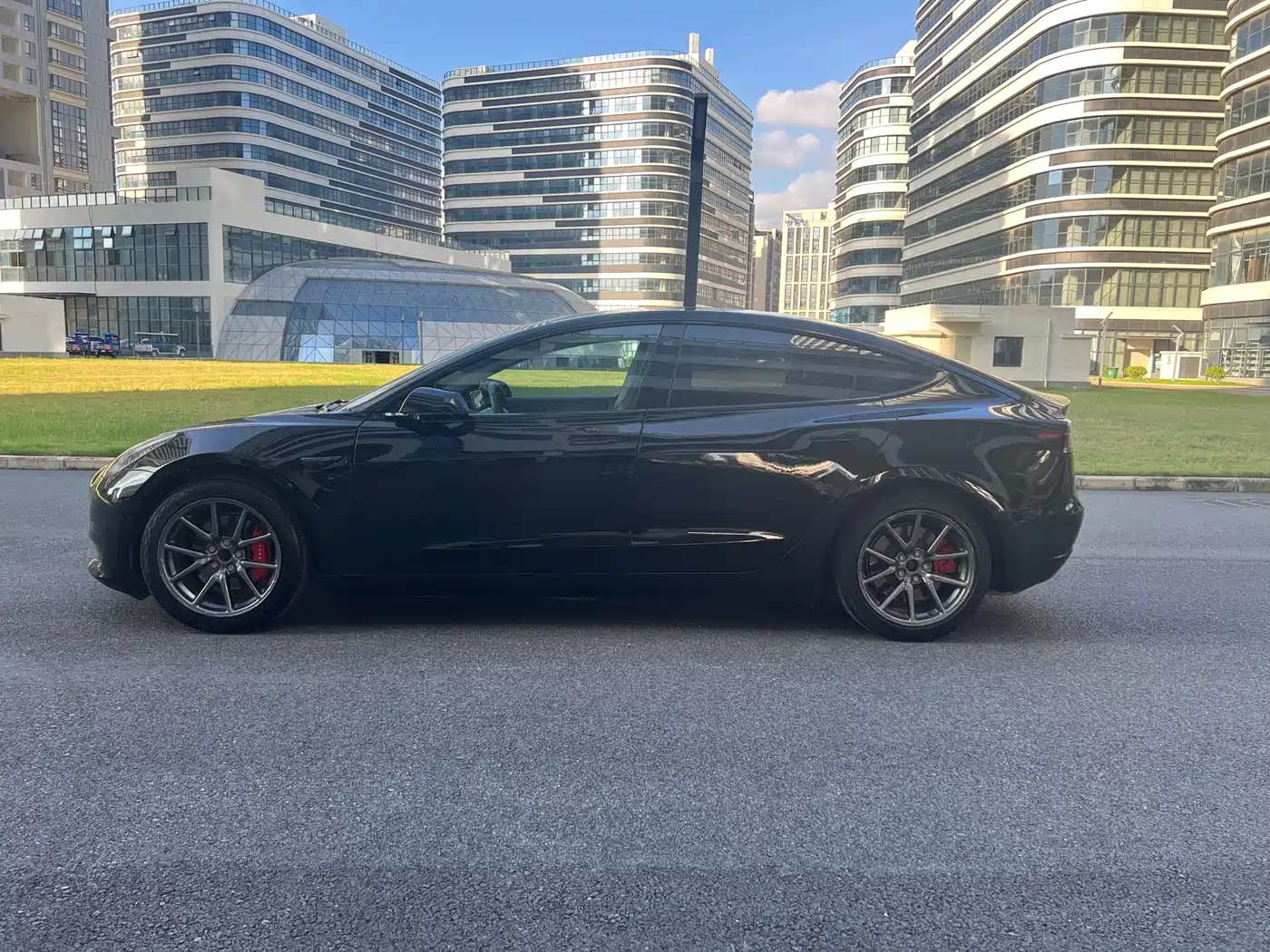TESLA MODEL 3