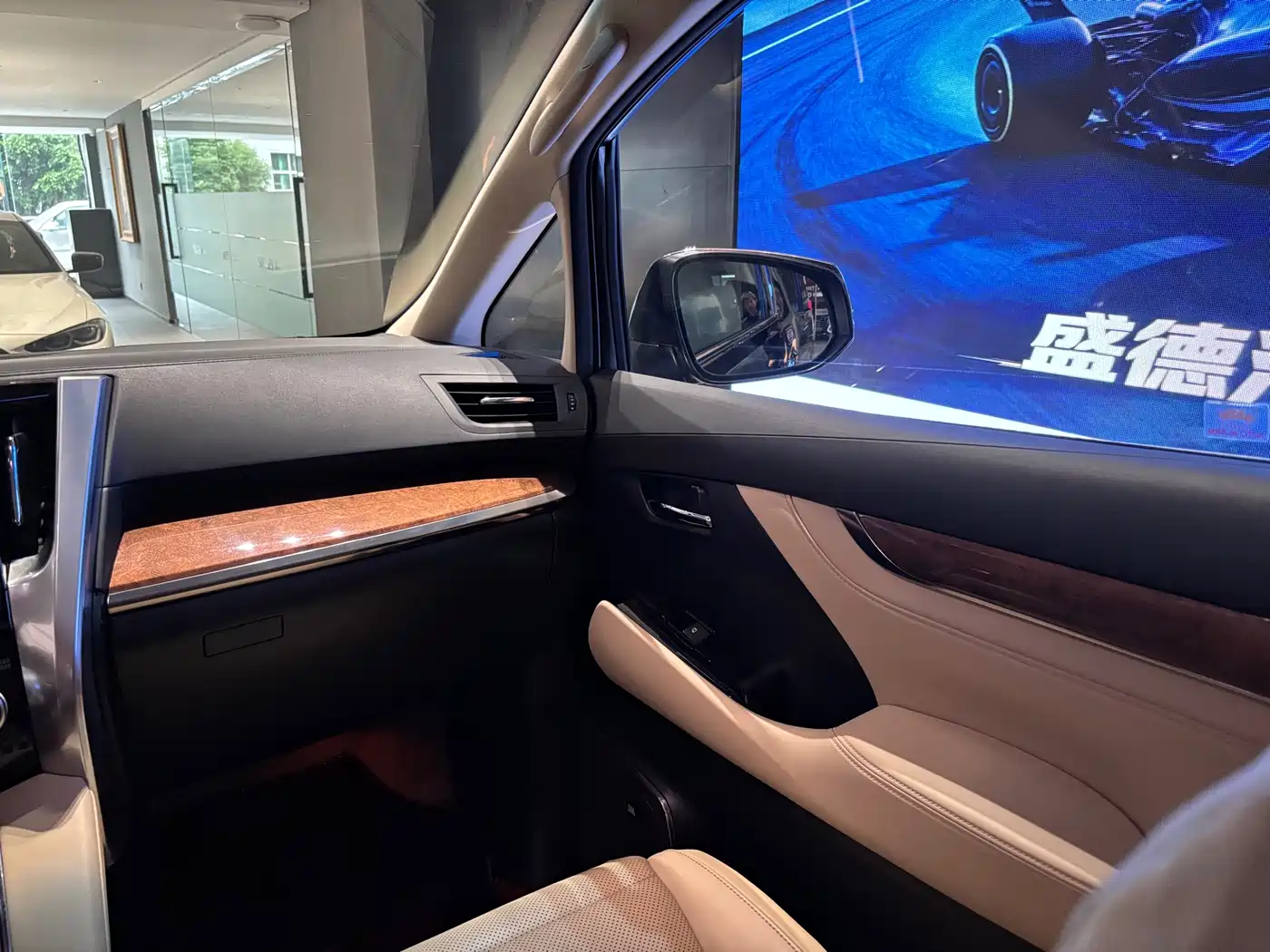 Toyota Alphard 2018 3.5L Premium фото 11