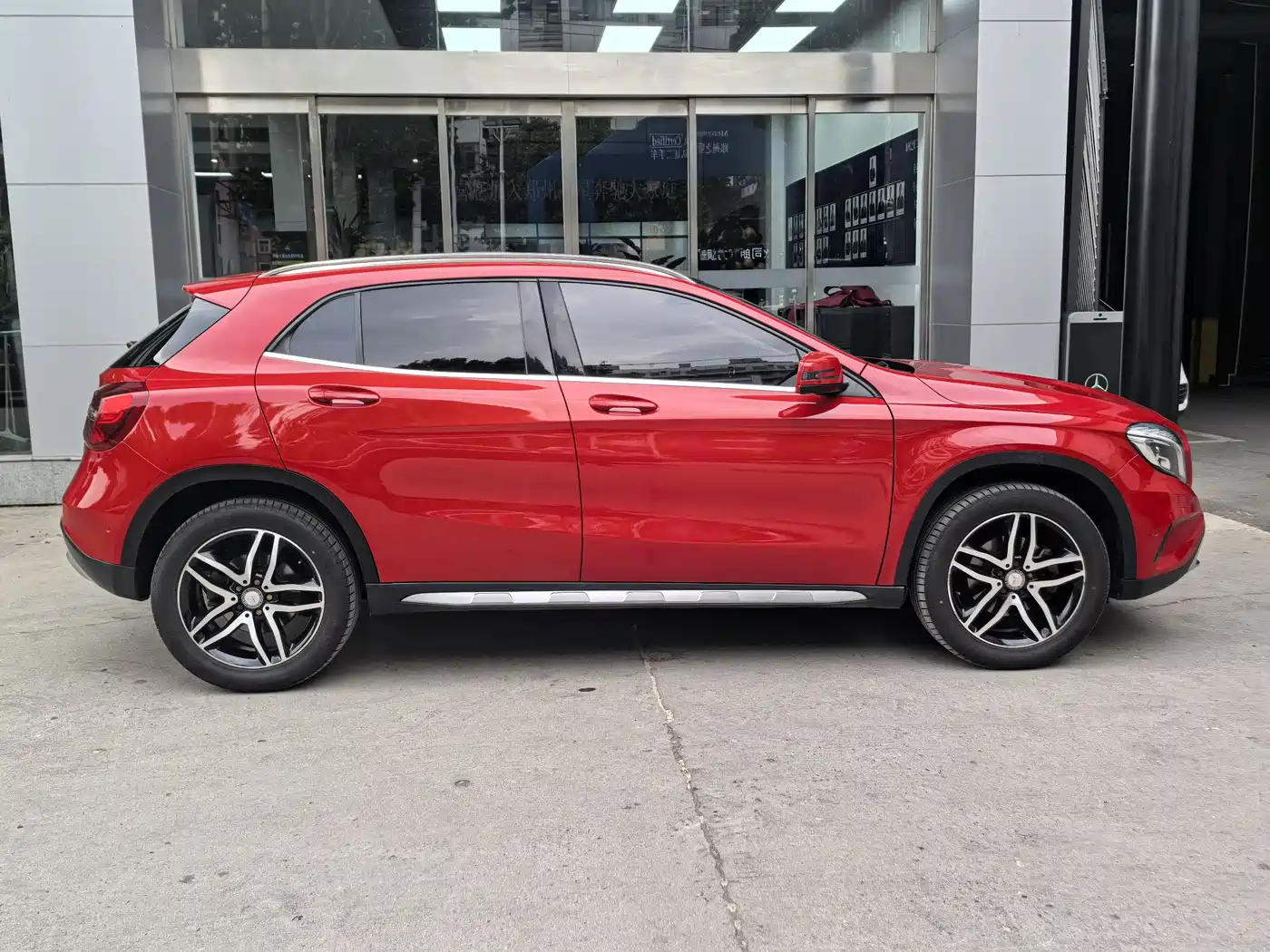Mercedes-Benz GLA 2017 GLA 220 4MATIC Fashion фото 2