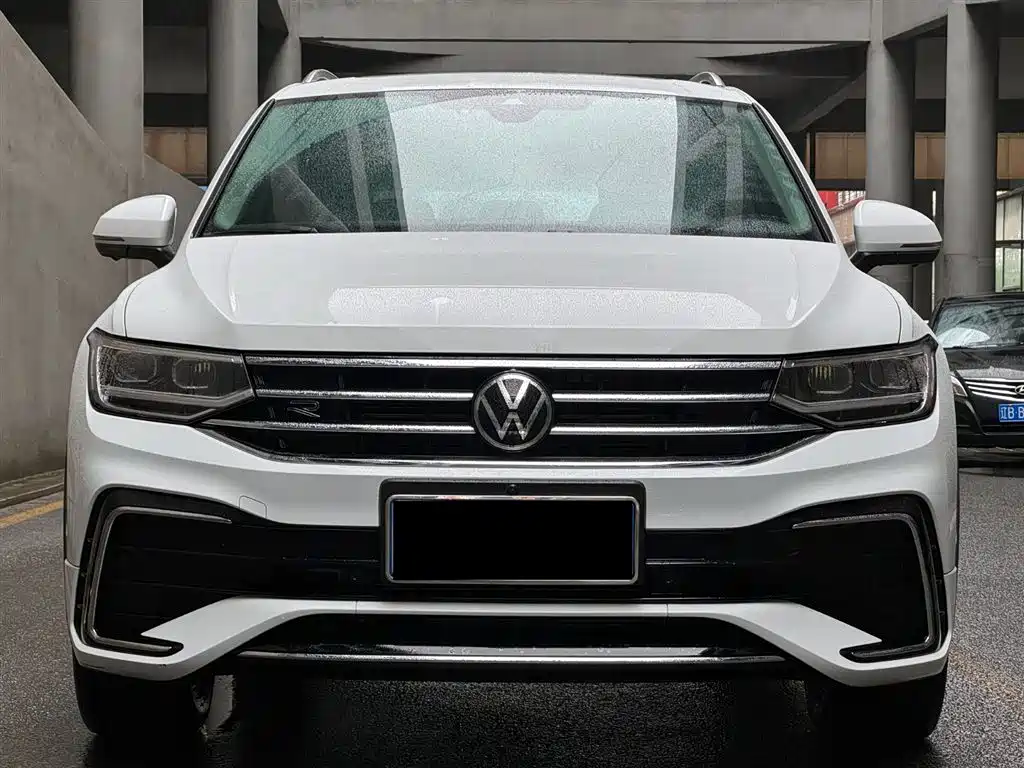 Volkswagen Tiguan L 2023 380TSI 4WD R-Line Premium 7-seater фото 2