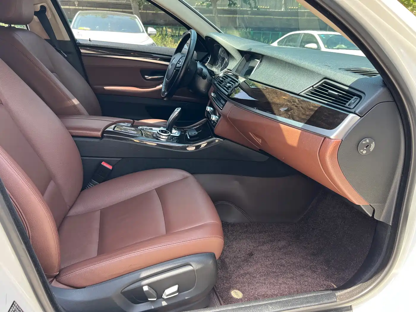 BMW 5 Series 2014 525Li Leading фото 10