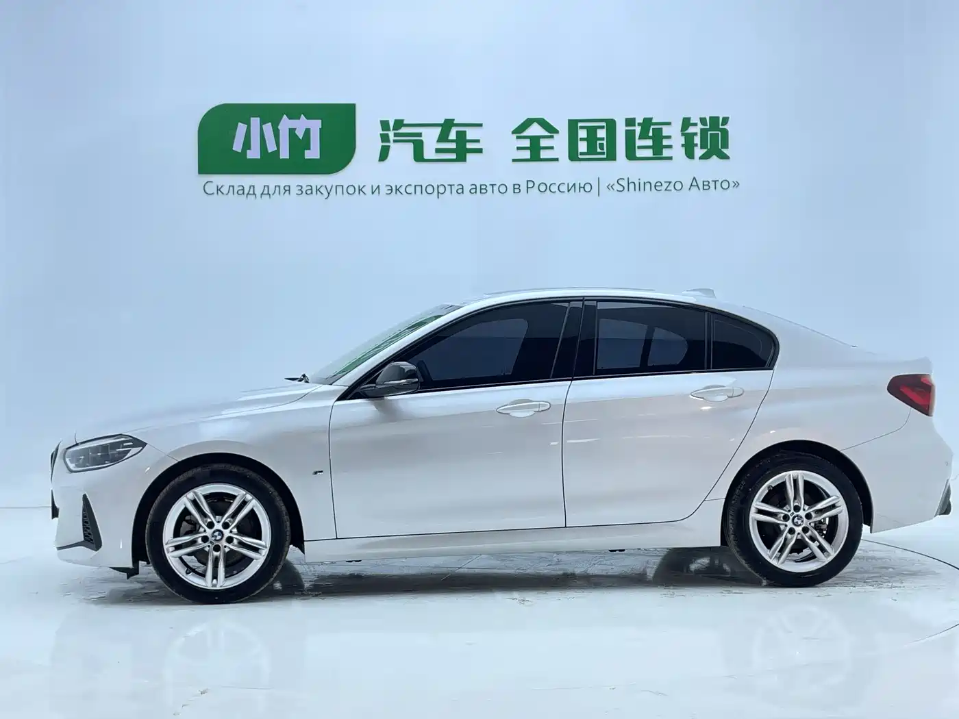 BMW 1 Series 2023 120i M Sport Shadow Edition фото 8