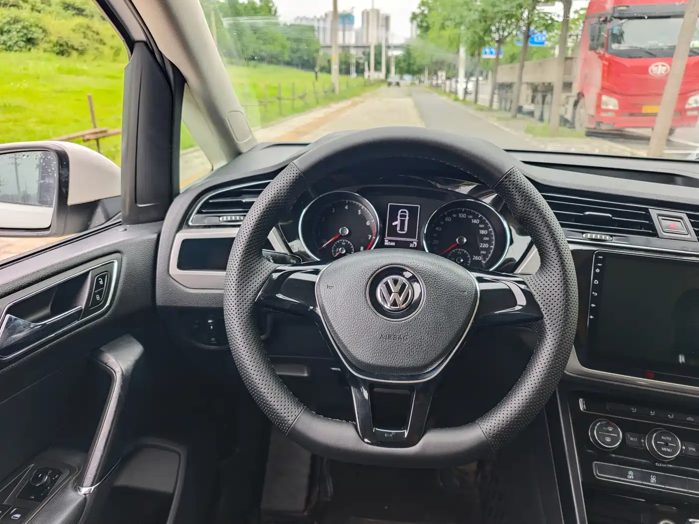 Volkswagen Touran 2016 Touran L 280TSI DSG Comfortline фото 16