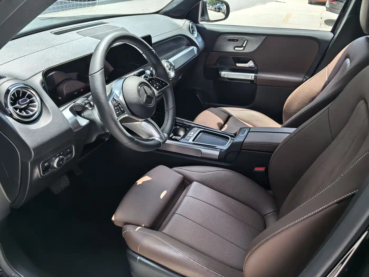 Mercedes-Benz GLB 2025 Model GLB 220 Fashion Style фото 10