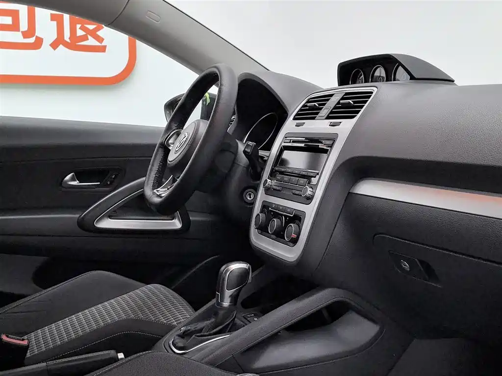 Volkswagen Scirocco 2015 1.4TSI Trend Edition фото 22