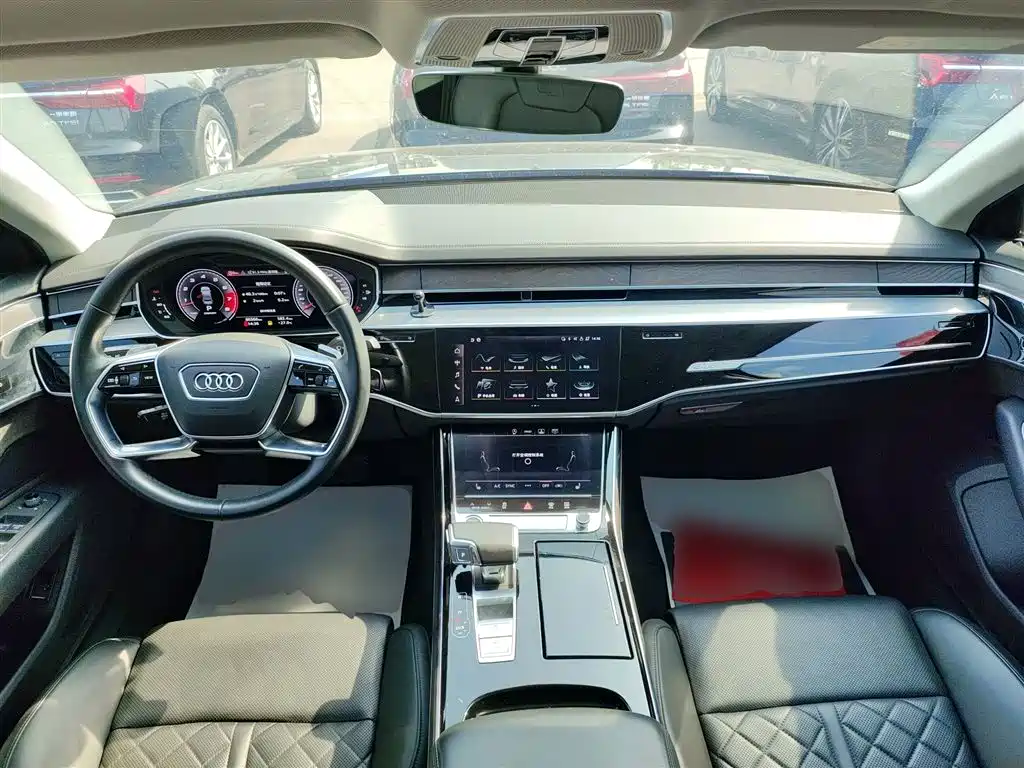 AUDI A8