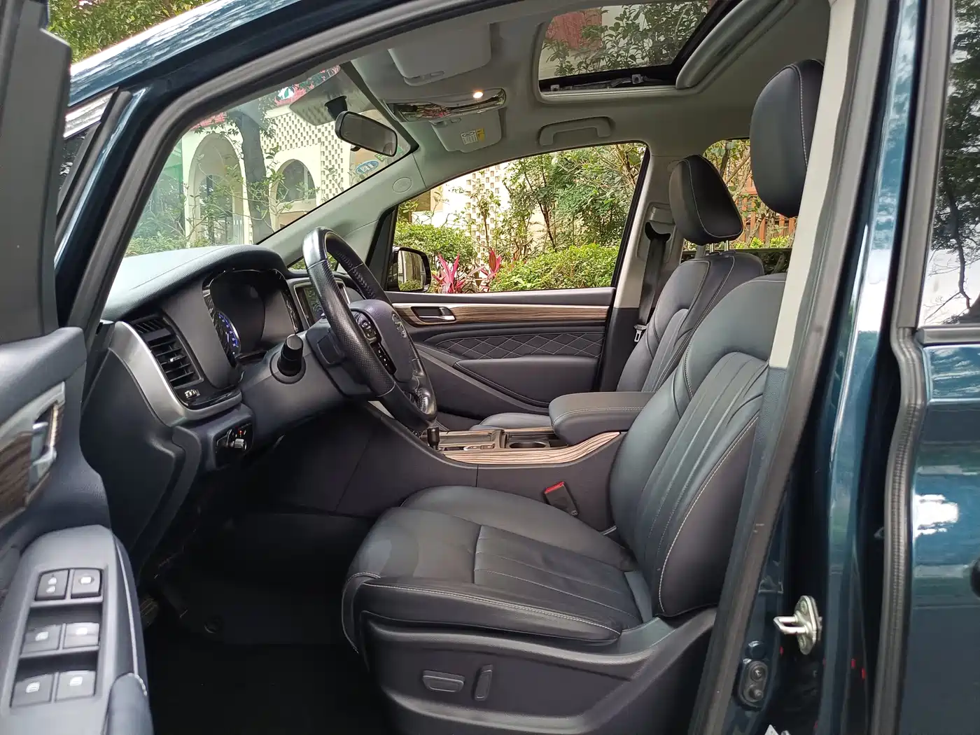 GAC Trumpchi Trumpchi M8 2018 320T Exclusive Edition фото 8