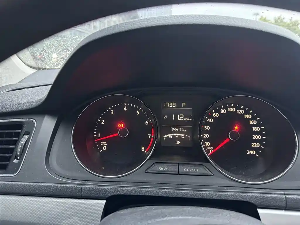 Volkswagen Lavida Tour 2015 1.6L Automatic Comfort Edition фото 11