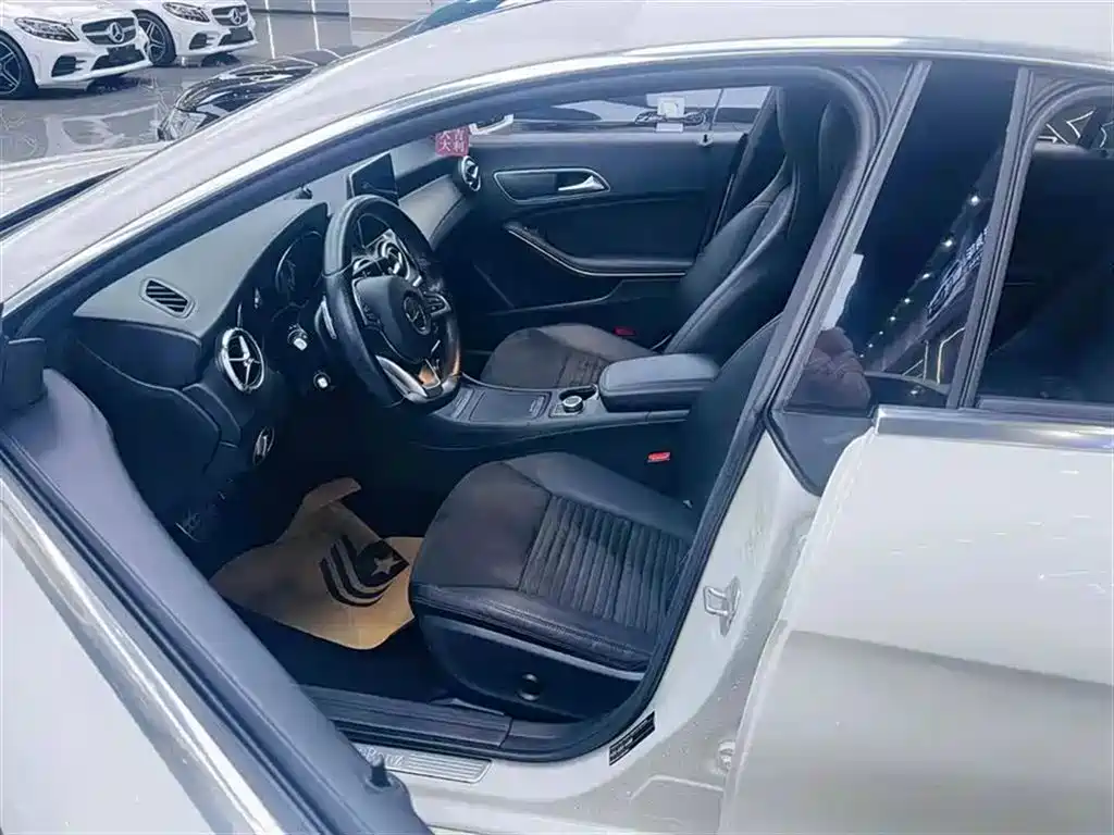Mercedes-Benz CLA (Import) 2016 CLA 220 4MATIC фото 4