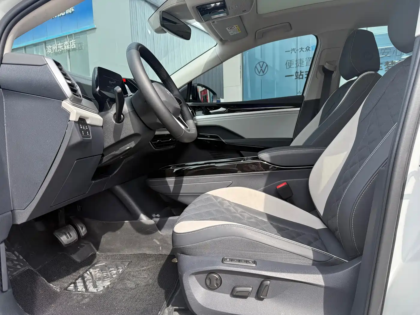 VOLKSWAGEN ID.6 CROZZ