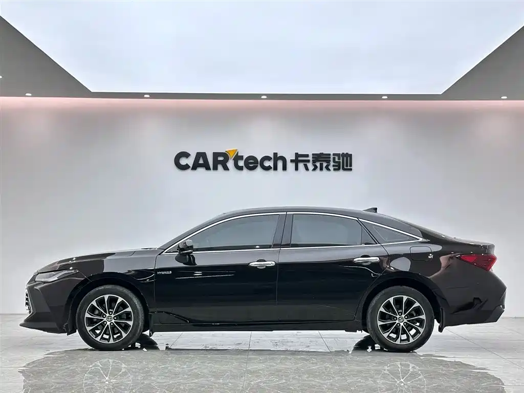 Toyota Avalon 2022 Hybrid 2.5L Luxury Edition фото 2