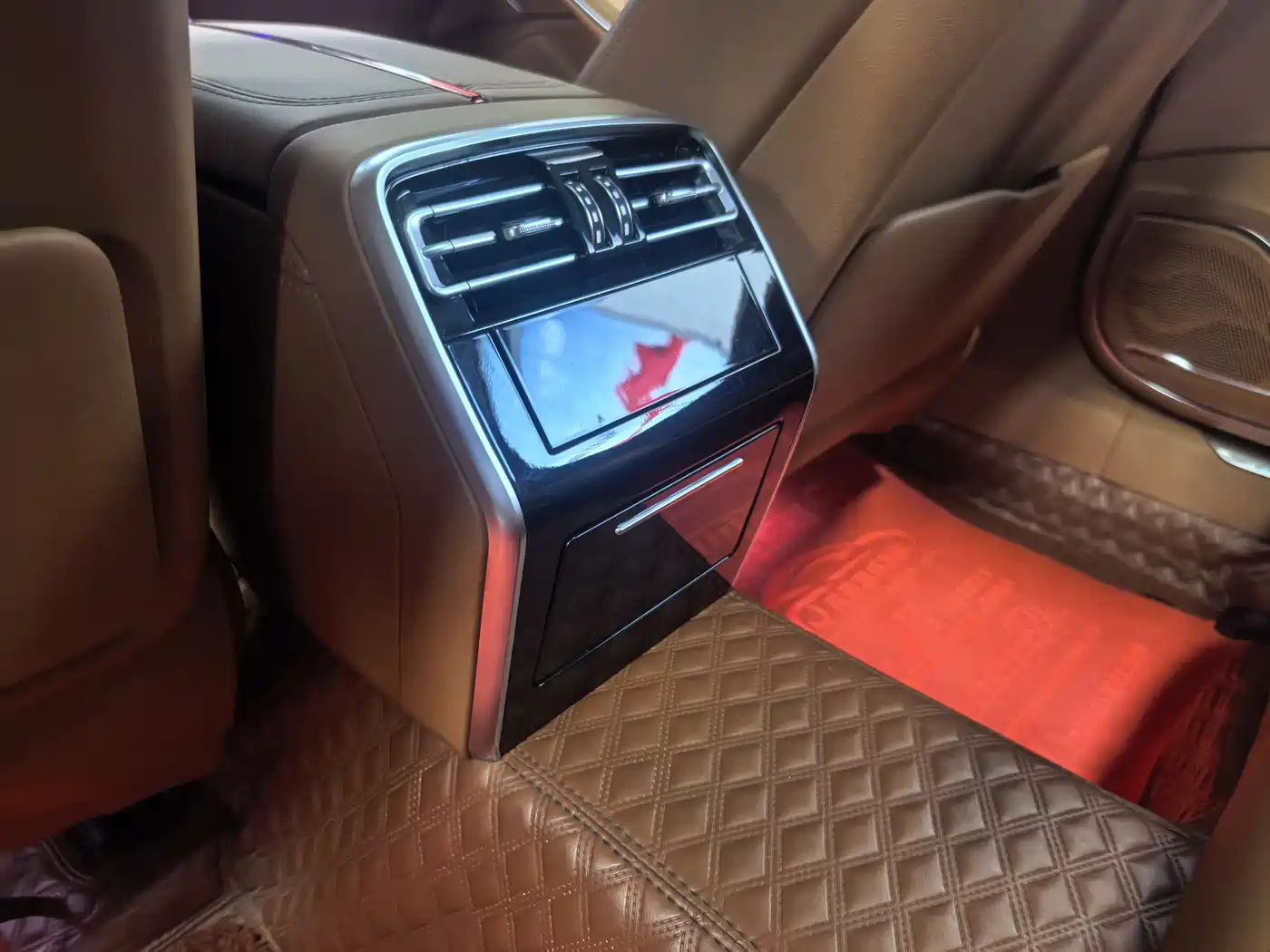 Hongqi H9 2023 Model 2.0T Smart Connect Flagship Edition фото 13