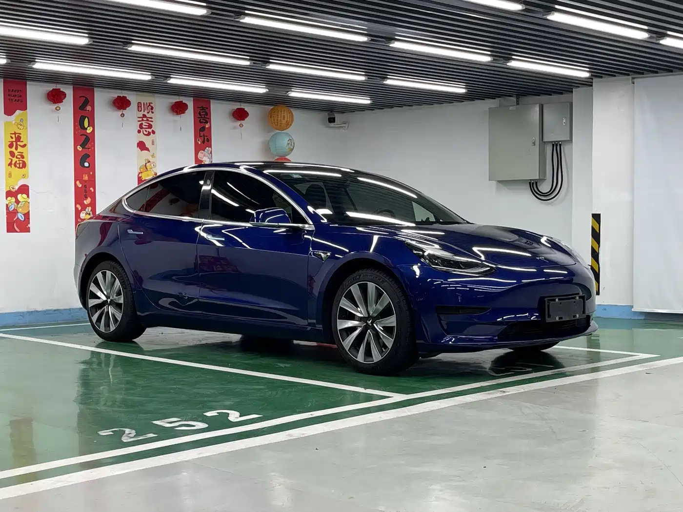 TESLA MODEL 3