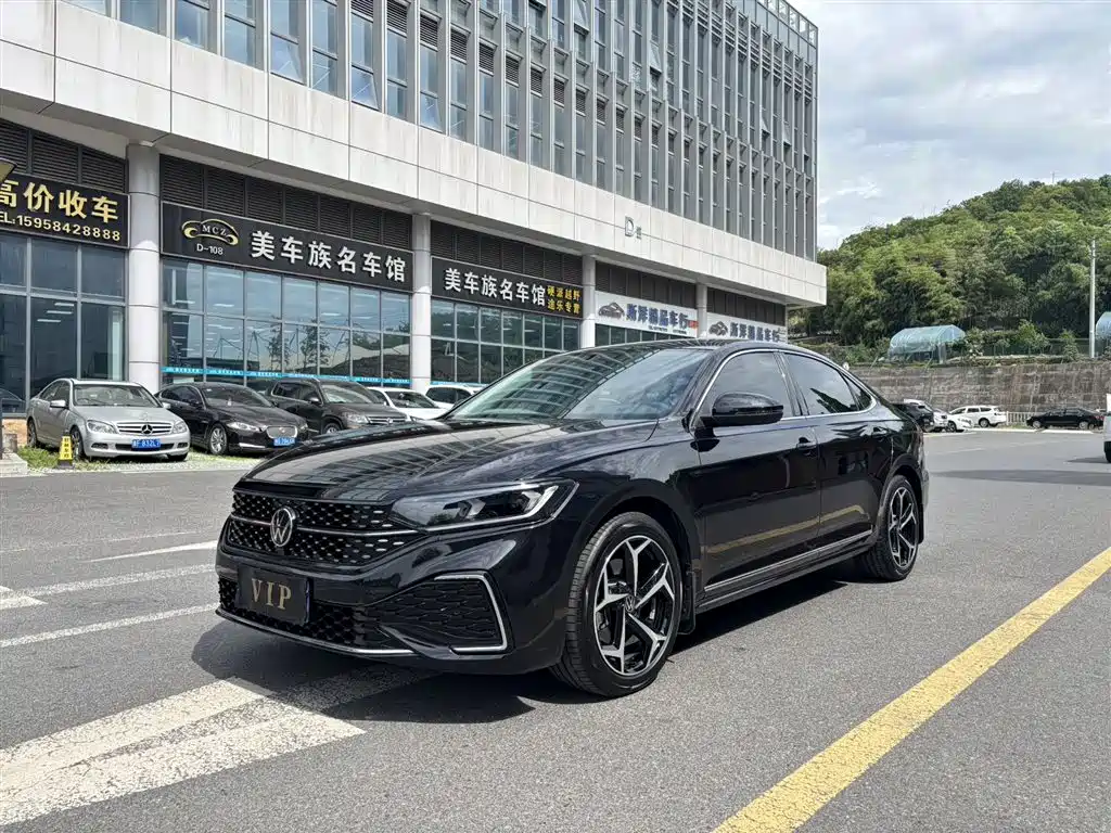 Volkswagen Passat 2023 Facelift 330TSI Starlight Elite Edition фото 2