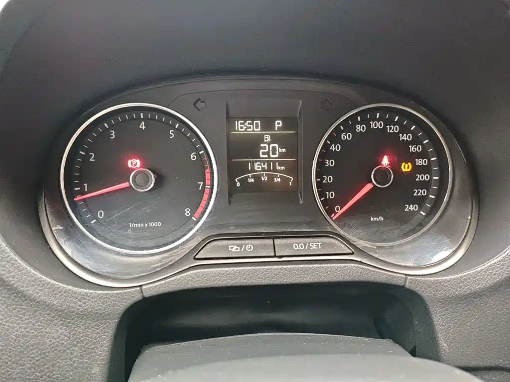 Volkswagen Polo 2014 1.6L Automatic Comfort Edition фото 12