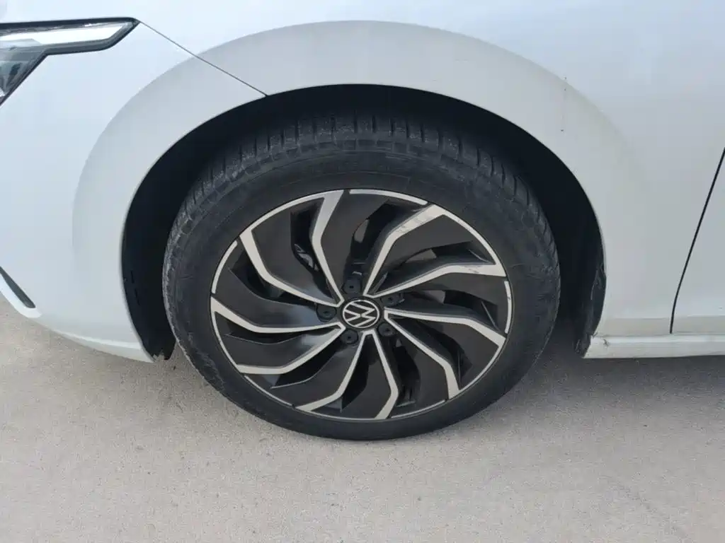 Фото 23 - Volkswagen Golf