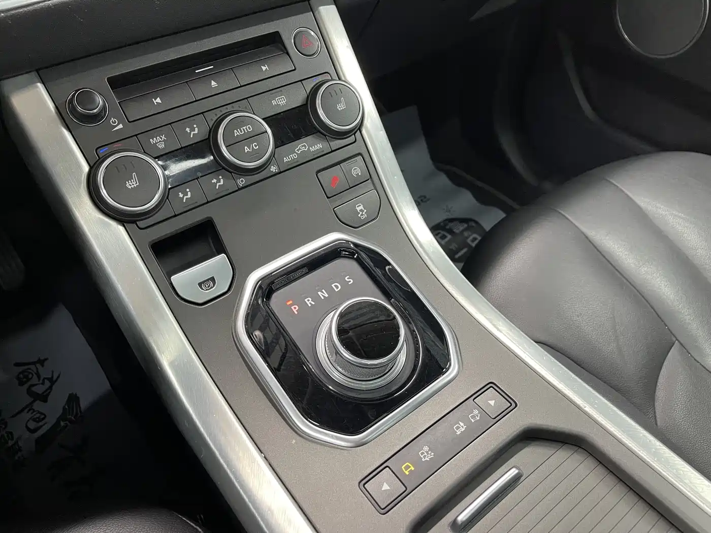 Land Rover Range Rover Evoque 2015 2.0T 5-Door Intelligent Edition фото 17