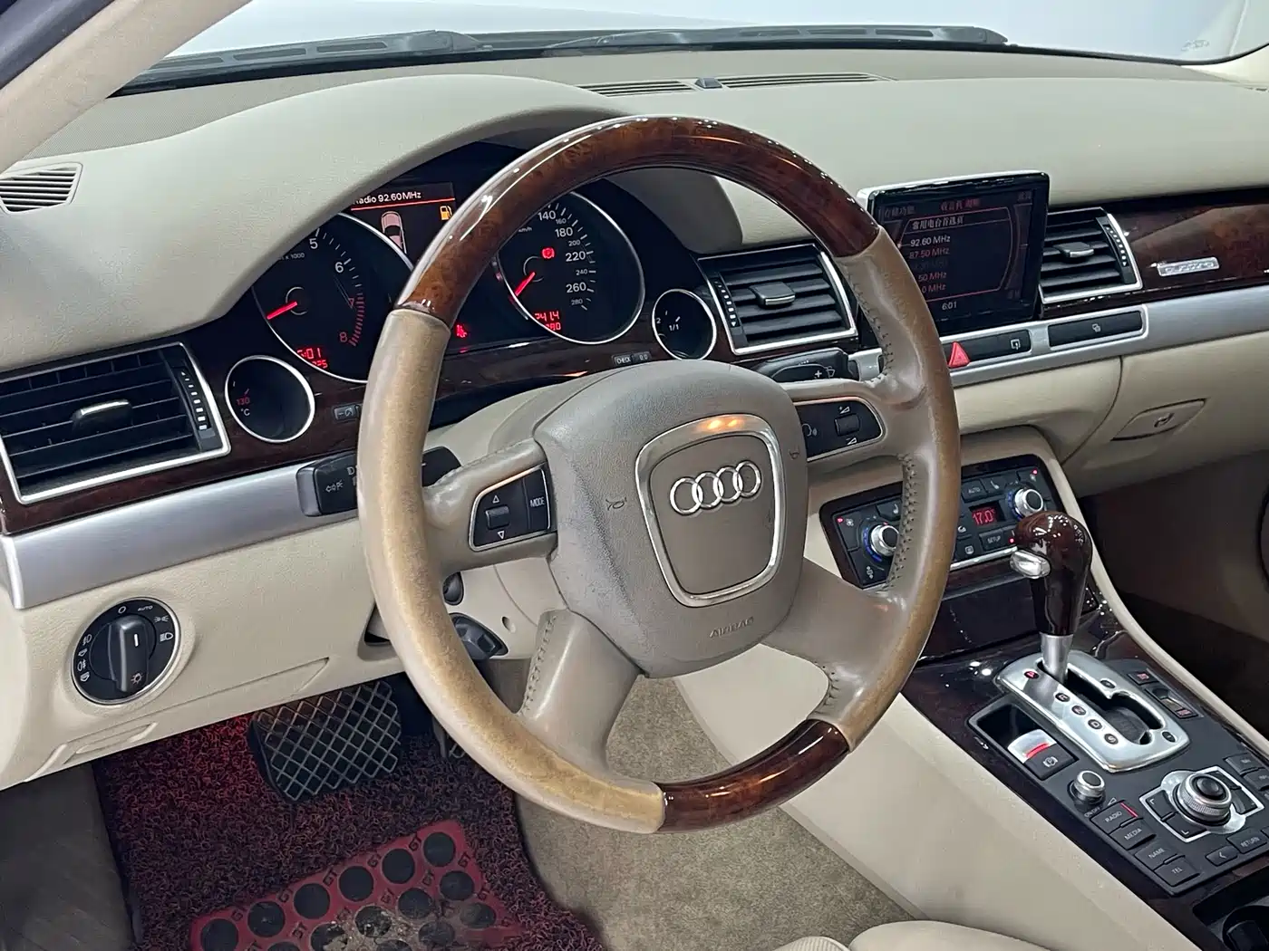 Audi A8 2009 Audi A8L 4.2 FSI quattro Premium фото 9