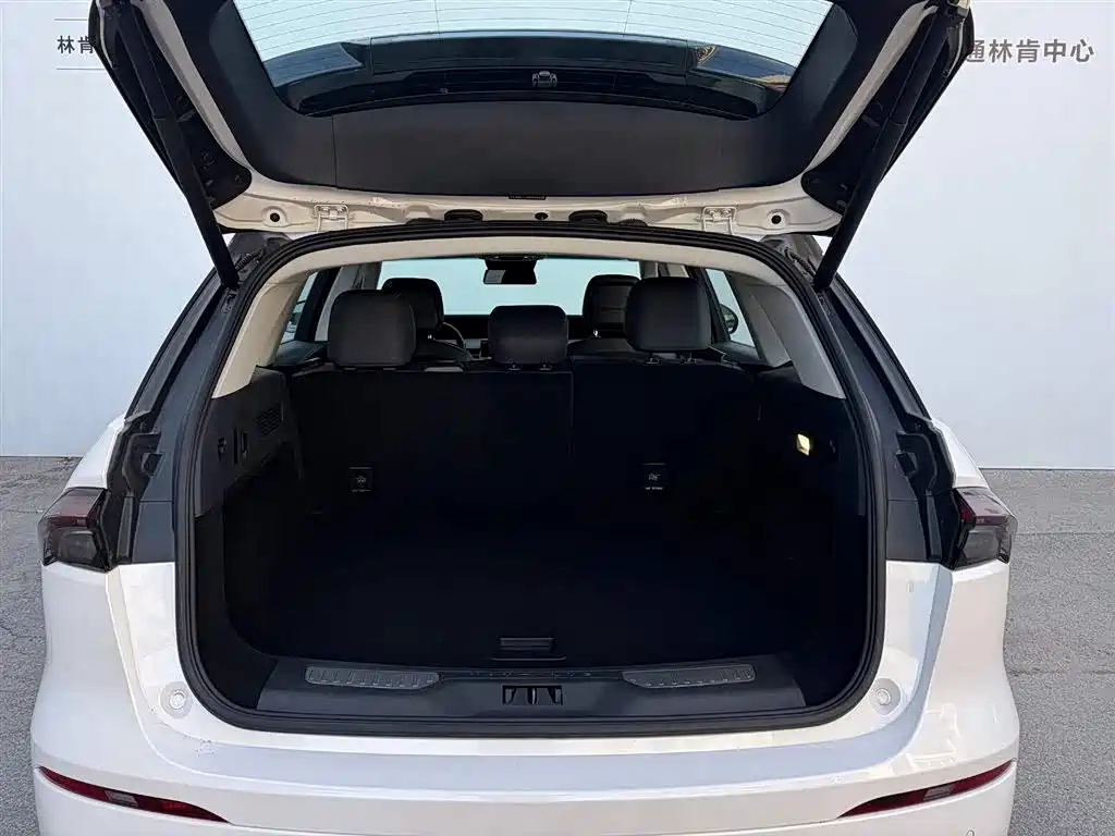 Lincoln Nautilus 2025 2.0T AWD Premium Hybrid 9