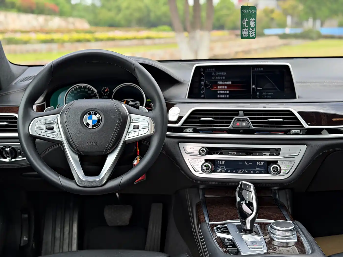 BMW 7 Series 2016 750Li xDrive 4-Seater фото 8