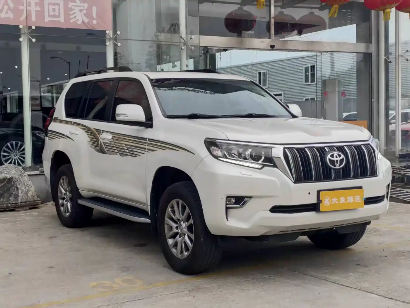 Toyota Prado 2018 3.5L Automatic TX-L NAVI Rear-mounted Spare Tire фото 3