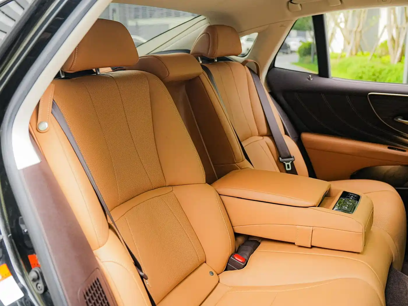 Lexus LS 2018 500h Excellence Edition China V фото 16