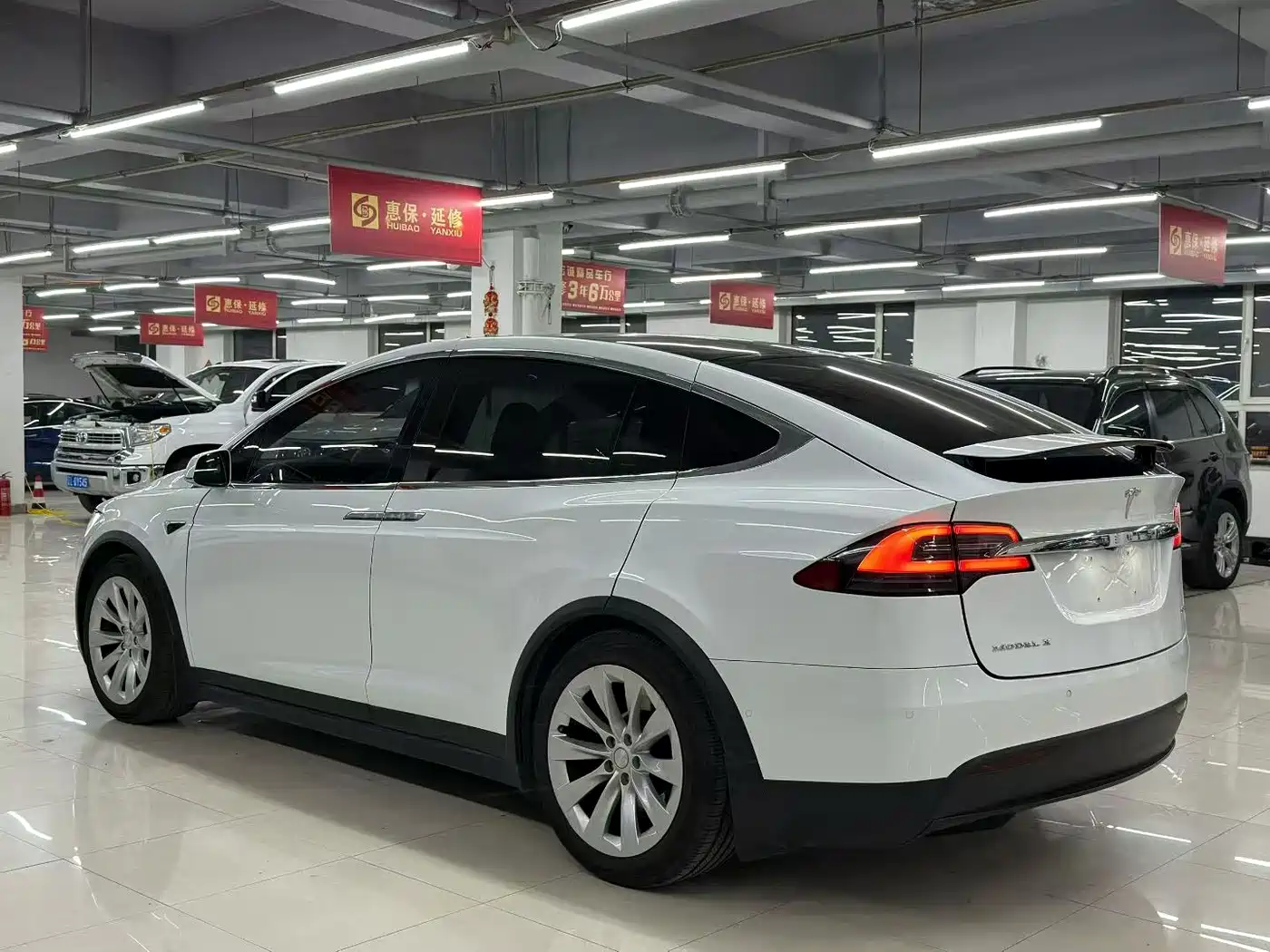 TESLA MODEL X