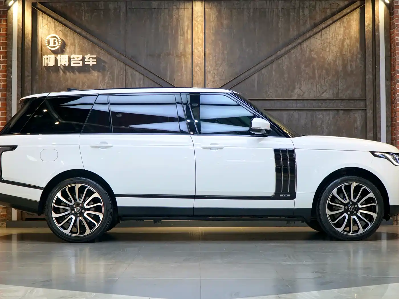 Land Rover Range Rover 2019 3.0 SC V6 Heritage Extended Edition фото 24