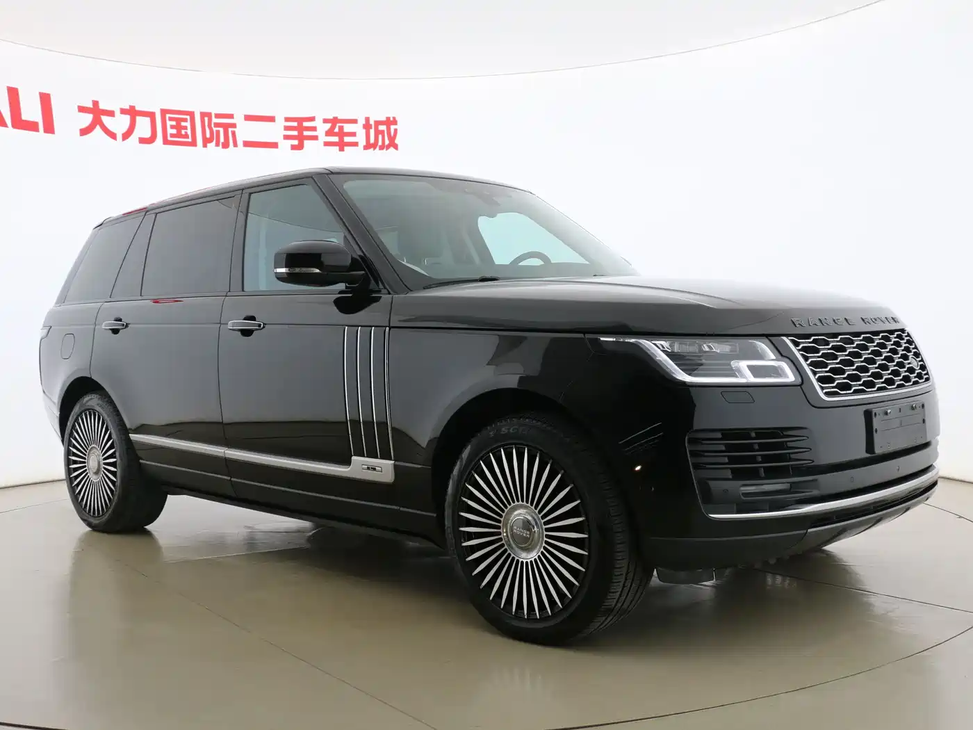Land Rover Range Rover 2019 3.0 SC V6 Heritage Extended Edition фото 3