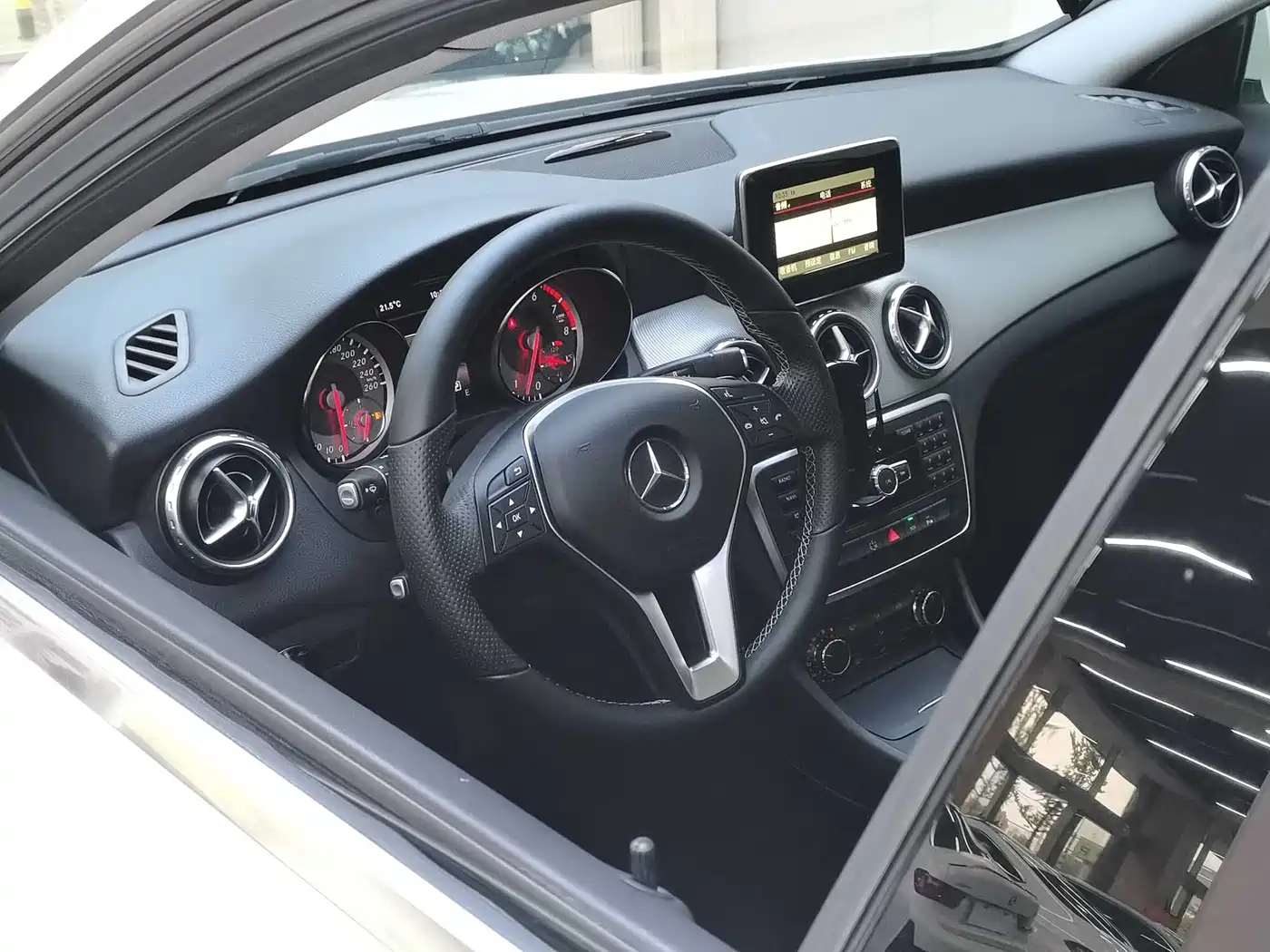 Mercedes-Benz GLA (Import) 2015 GLA 200 фото 10