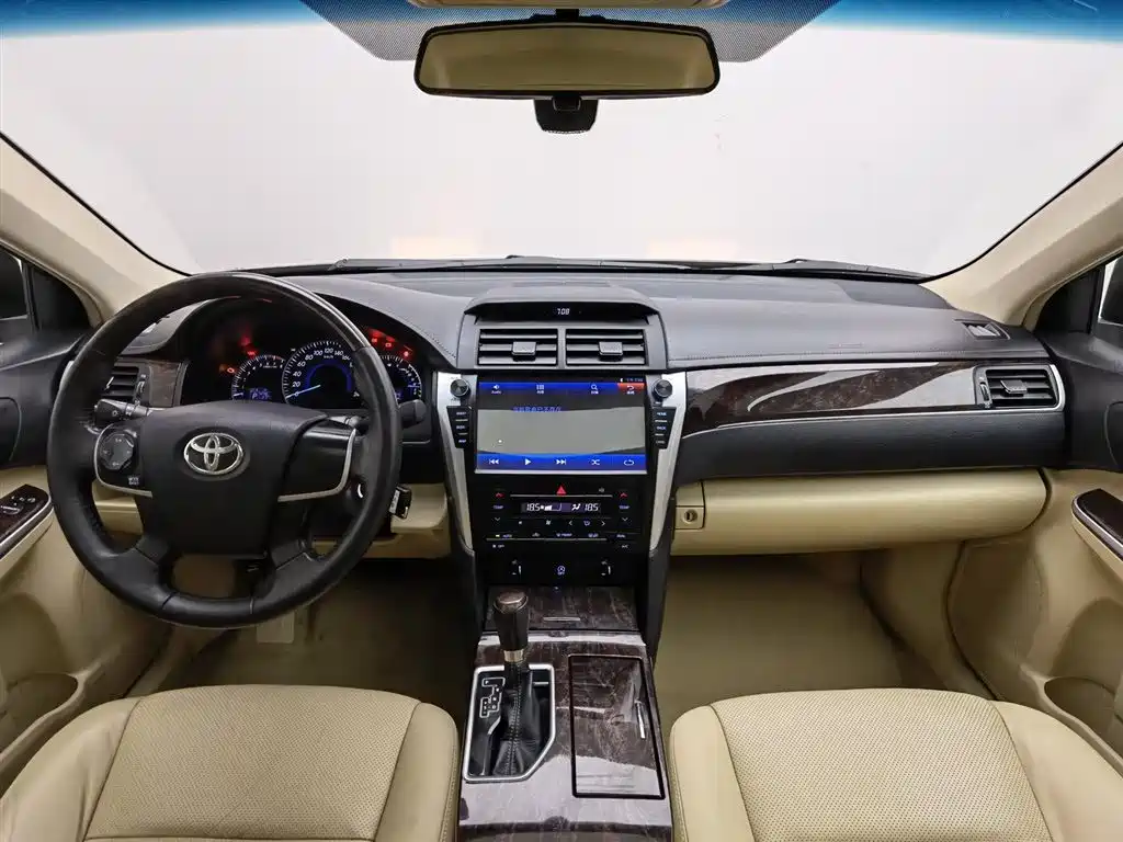 Toyota Camry 2016 2.0G 10th Anniversary Leading Edition фото 5