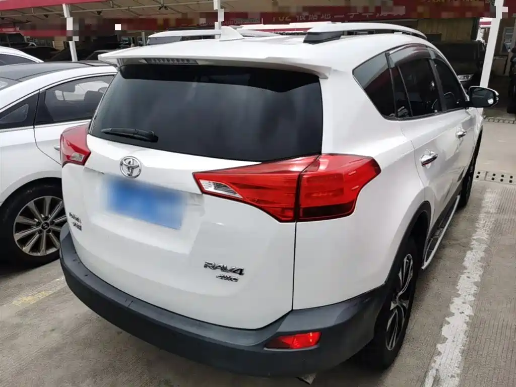 Toyota RAV4 Rongfang 2015 2.5L Automatic 4WD Luxury Edition фото 7