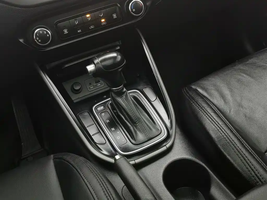 Kia Carens 2013 2.0L 7-Seat Auto Standard China IV фото 13