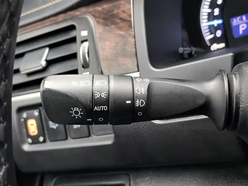 Toyota Camry 2016 2.5G 10th Anniversary Luxury Navigation Edition фото 21