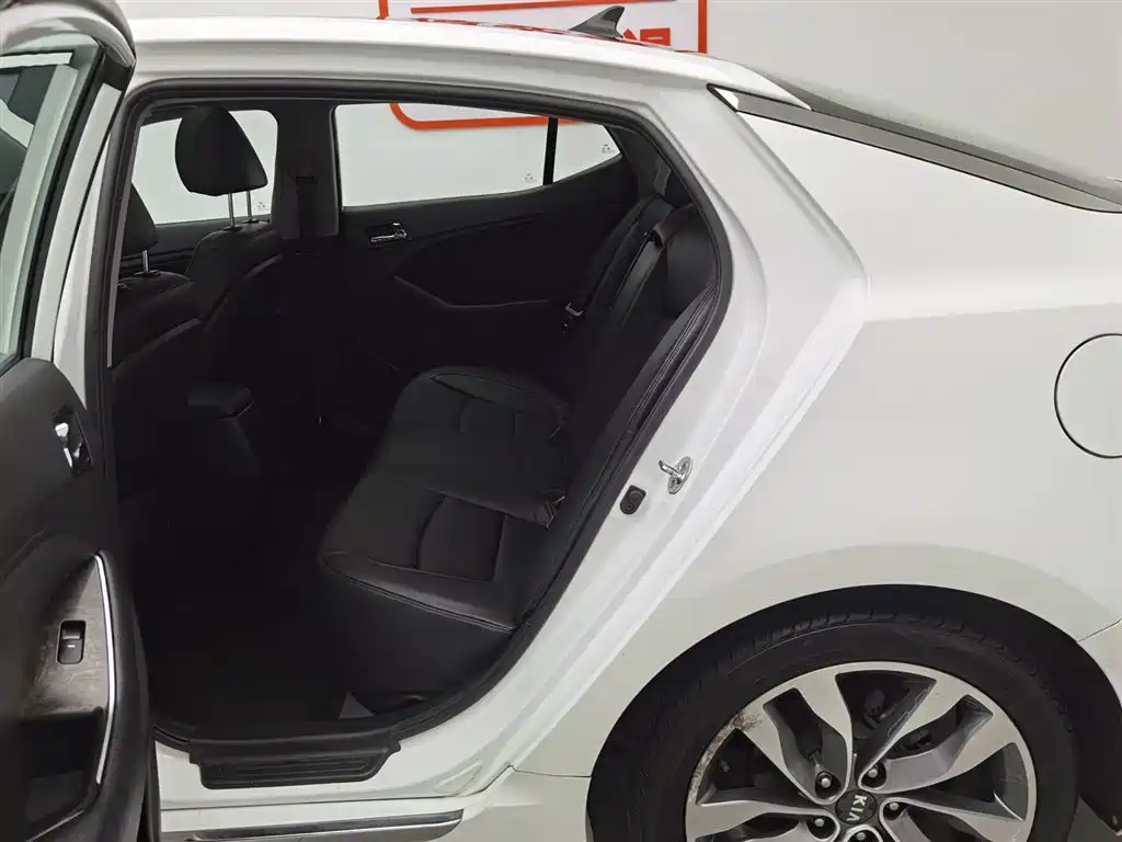 Kia K5 2015 2.0L Automatic LUX фото 15