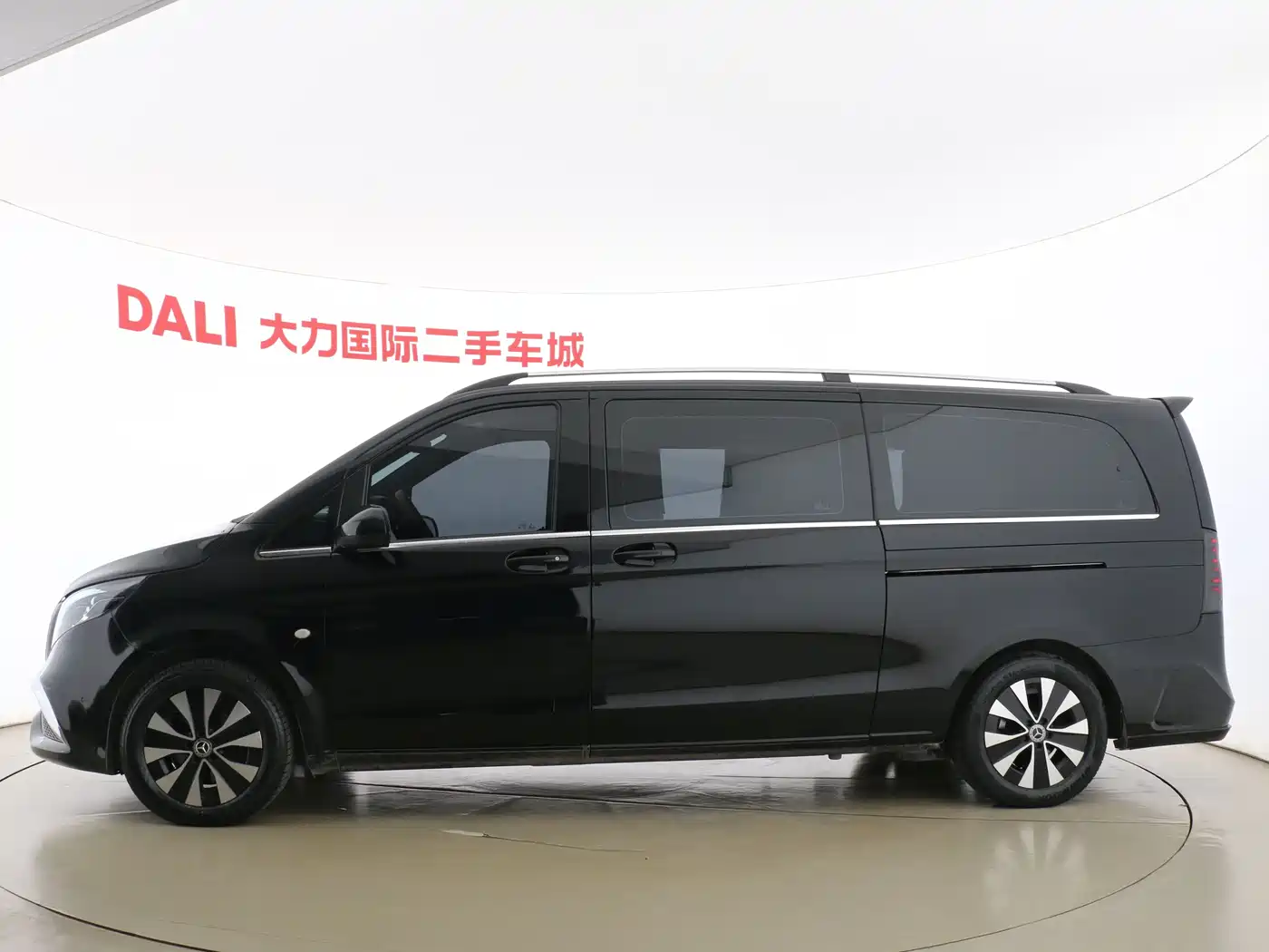 Mercedes-Benz Vito 2023 2.0T Business 7-Seater фото 4