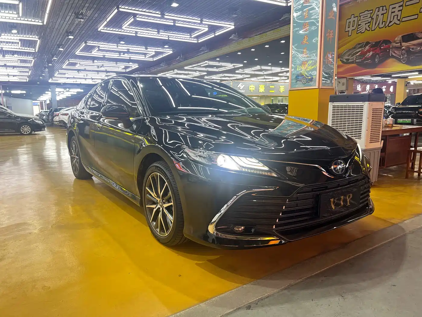 Toyota Camry 2021 Hybrid 2.5HG Luxury Edition фото 2