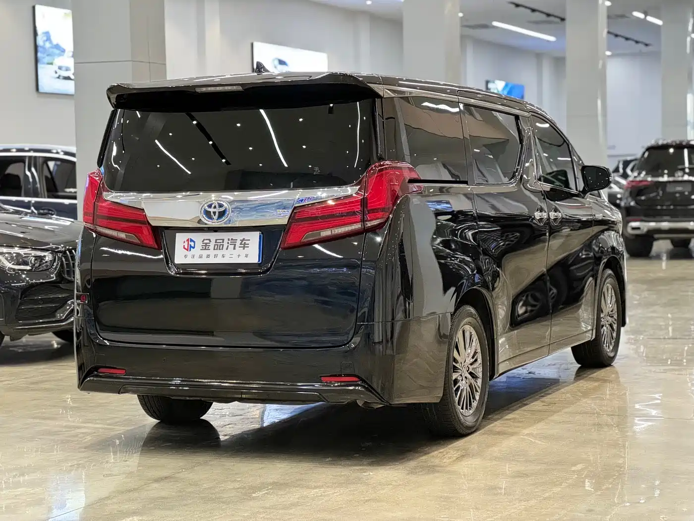 Toyota Alphard 2021 Hybrid 2.5L Premium фото 4