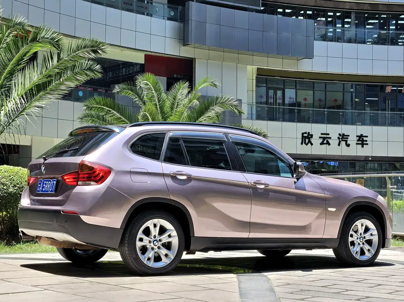 BMW X1 2012 sDrive20i Leading Model фото 11