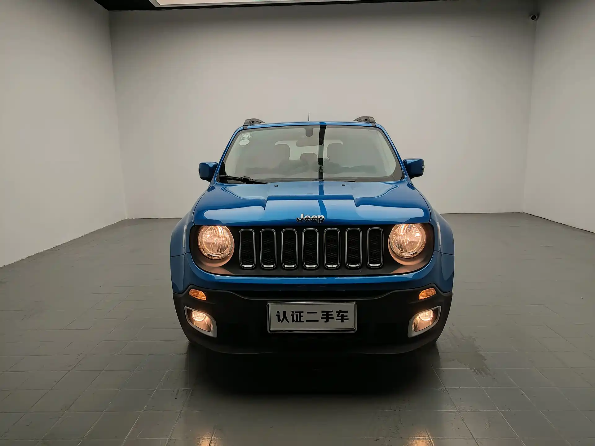 Photo 2 - Jeep Renegade