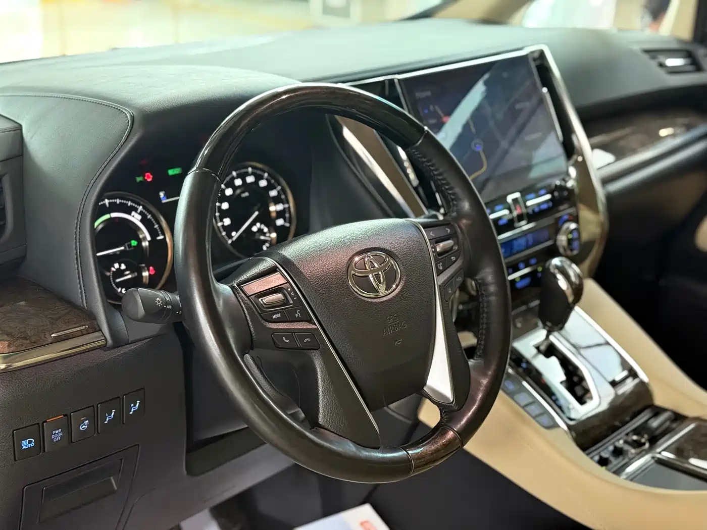 Toyota Vellfire 2021 Crown Hybrid 2.5L HV Supreme Edition фото 7