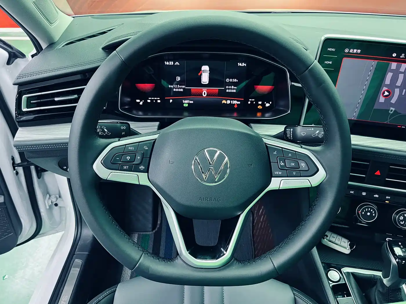 Volkswagen Sagitar 2025 Model Second Facelift 300TSI DSG Transcend Edition фото 9