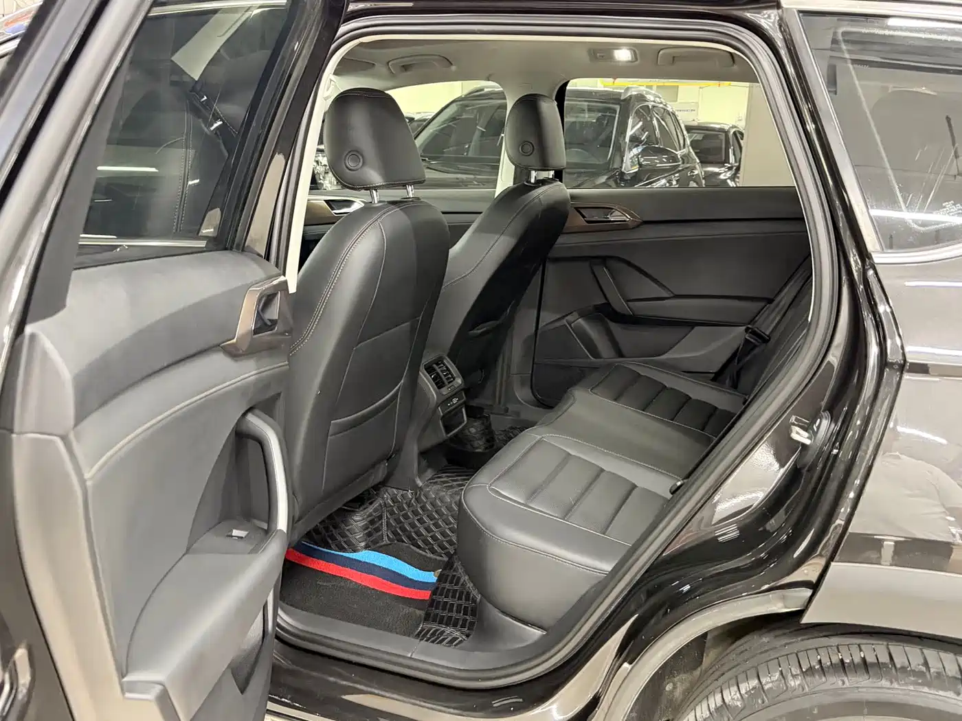 Volkswagen Tharu 2022 280TSI FWD Luxury Edition фото 11