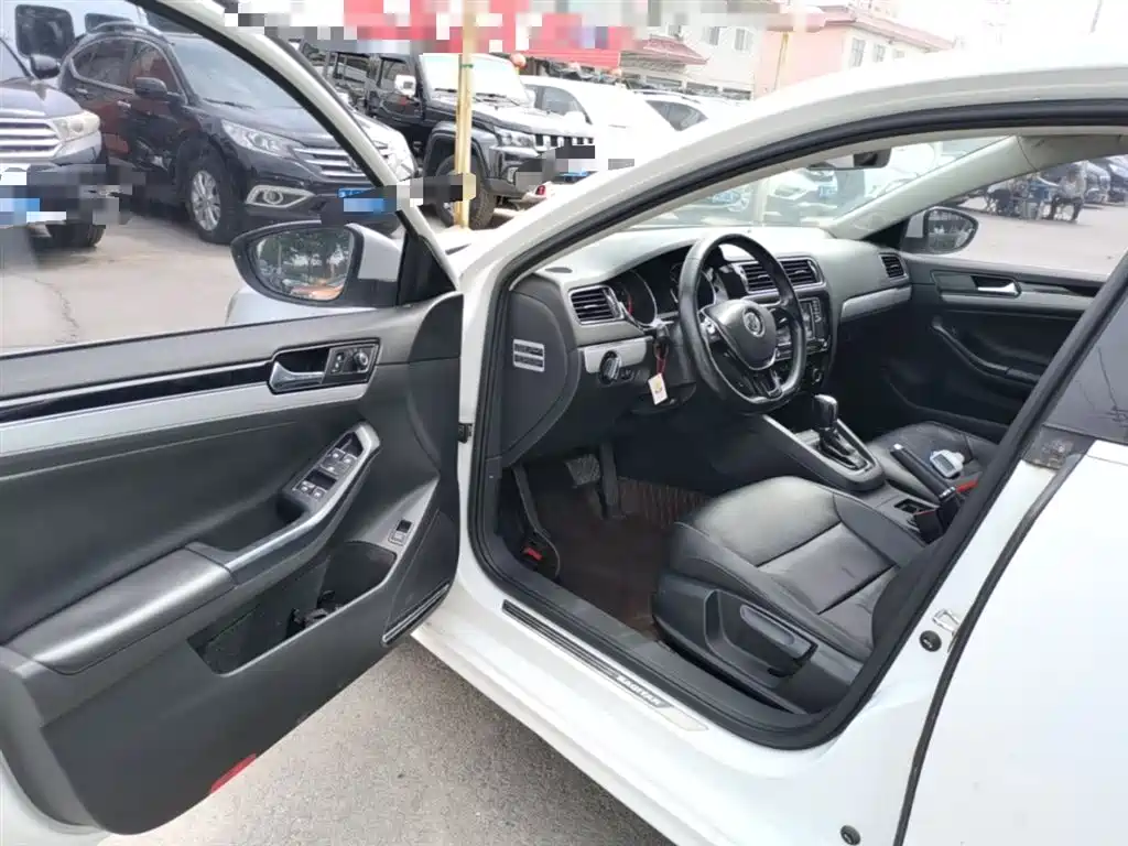 Volkswagen Sagitar 2016 230TSI 25th Anniversary Edition фото 16
