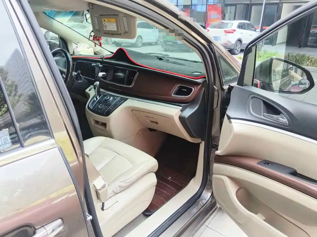 Photo 10 - Buick GL8