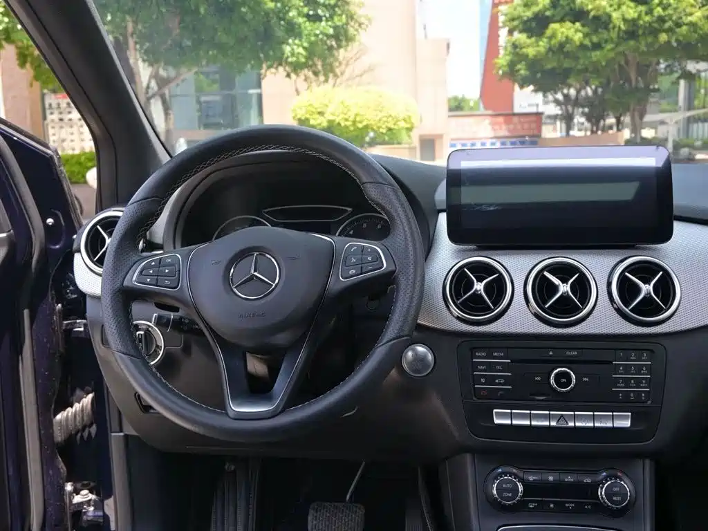 Mercedes-Benz B-Class 2018 B 200 Fashion фото 9