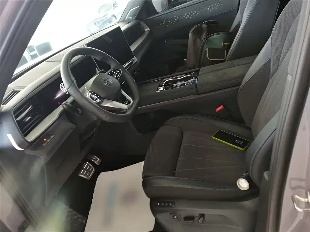 Volkswagen Teramont 2025 Teramont Pro 450TSI 4WD Summit Edition фото 15