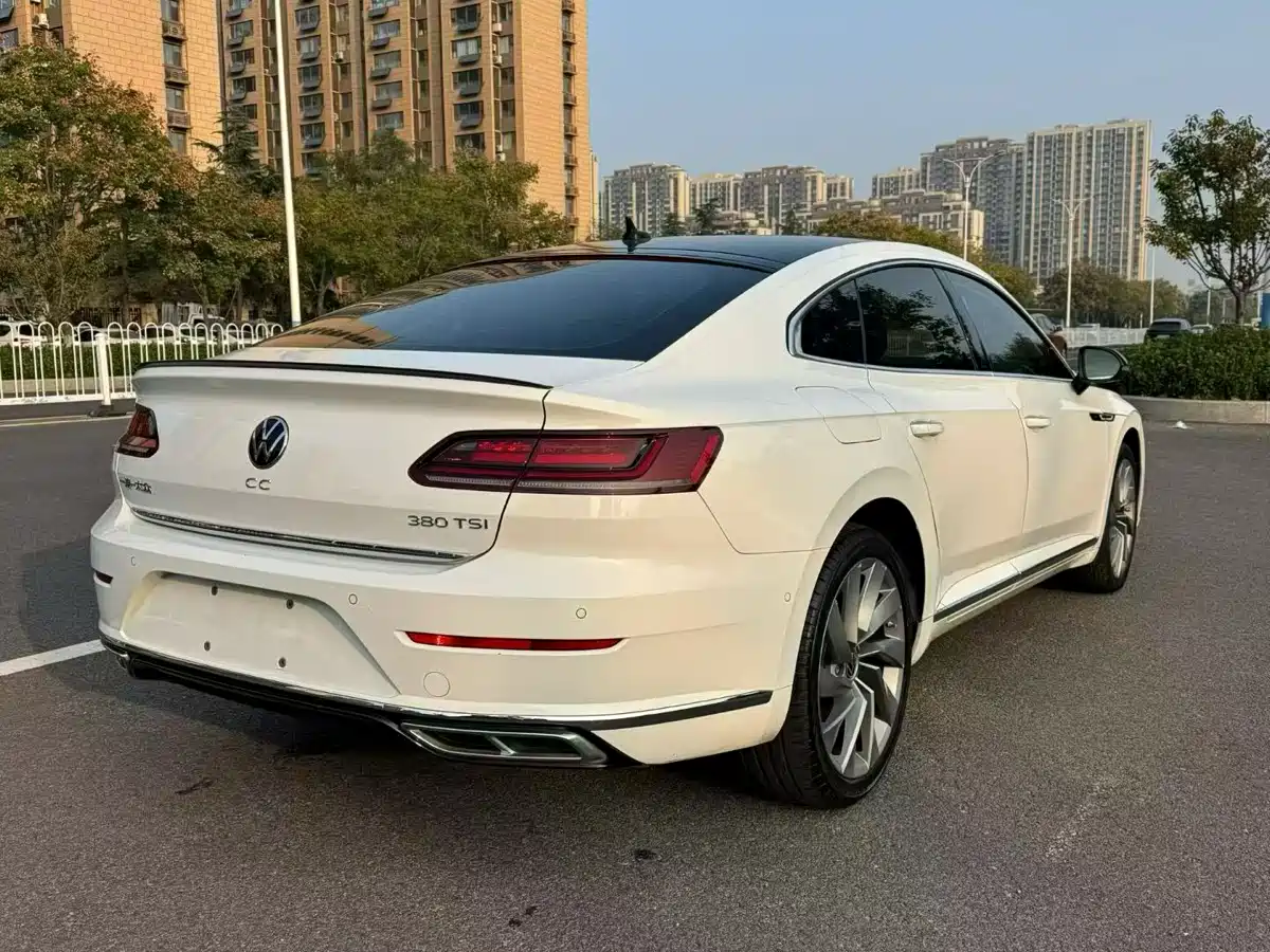 Volkswagen FAW-Volkswagen CC 2023 380TSI Eye-catching Edition фото 4
